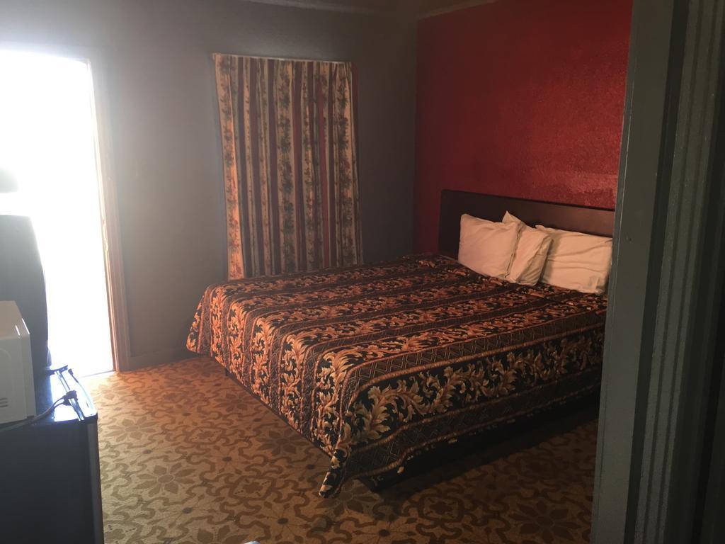 Avalon Motel Early Room photo